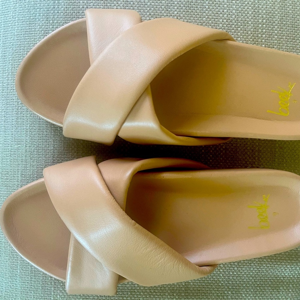 Beek sandals size 9 Brand new